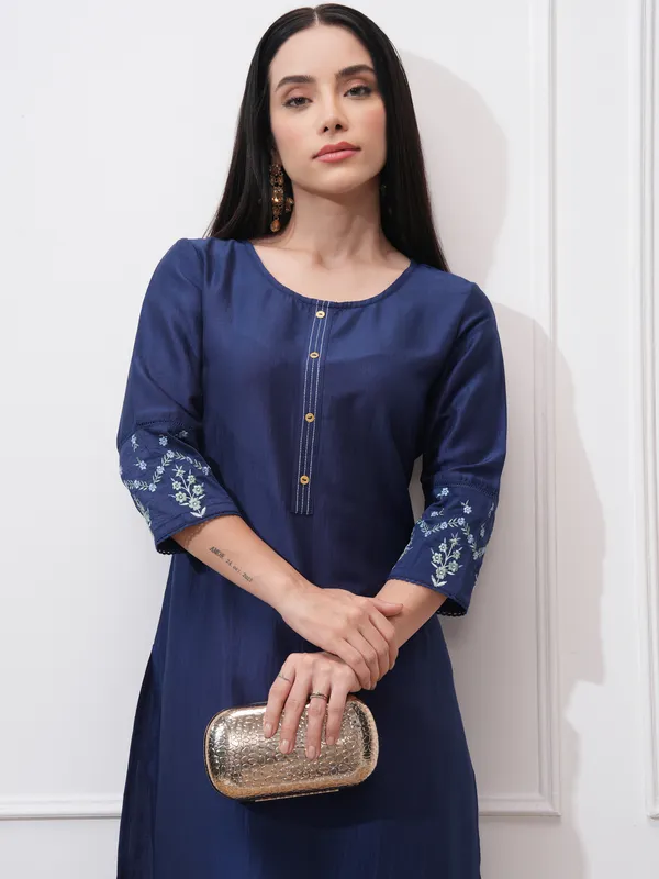 Vishudh Women Blue Embroidered Straight Kurta