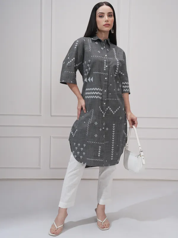 Vishudh Women Black Printed Straight Kurta