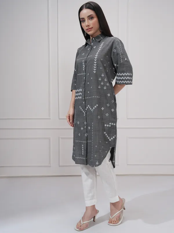 Vishudh Women Black Printed Straight Kurta