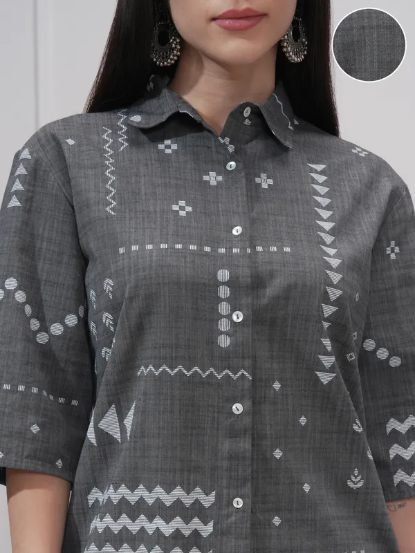 Vishudh Women Black Printed Straight Kurta