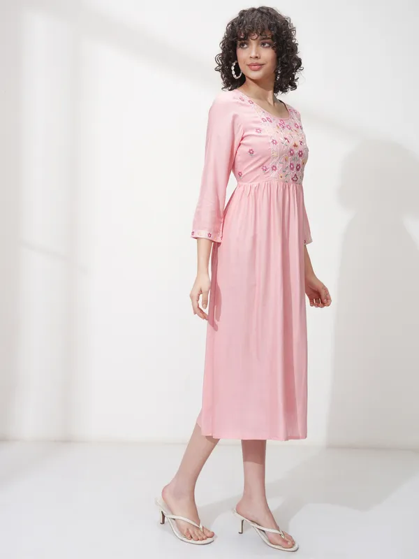 Vishudh Women Pink Embroidered A-Line Kurta