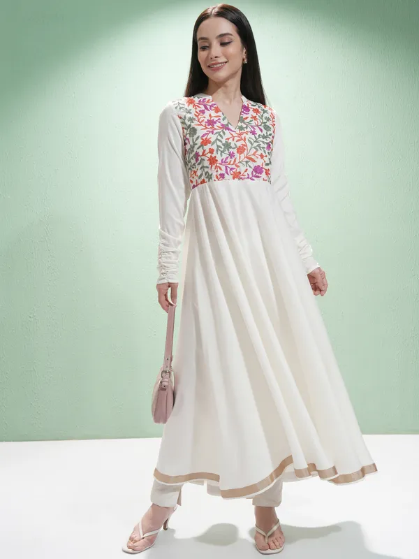 Vishudh Women Off White Embroidered A-Line Kurta