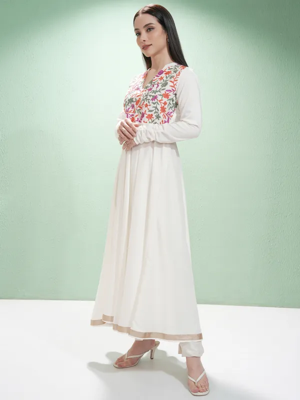 Vishudh Women Off White Embroidered A-Line Kurta