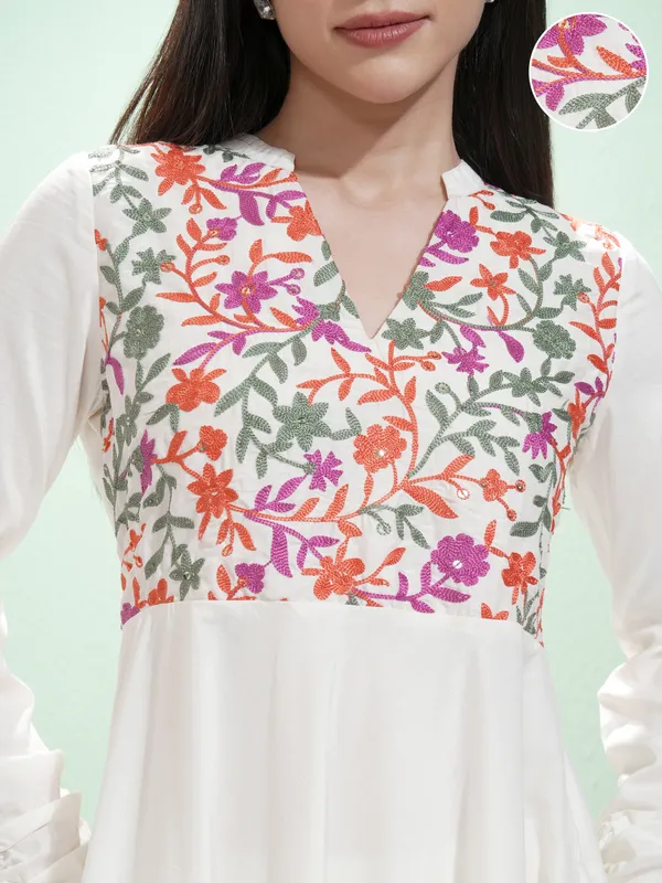 Vishudh Women Off White Embroidered A-Line Kurta