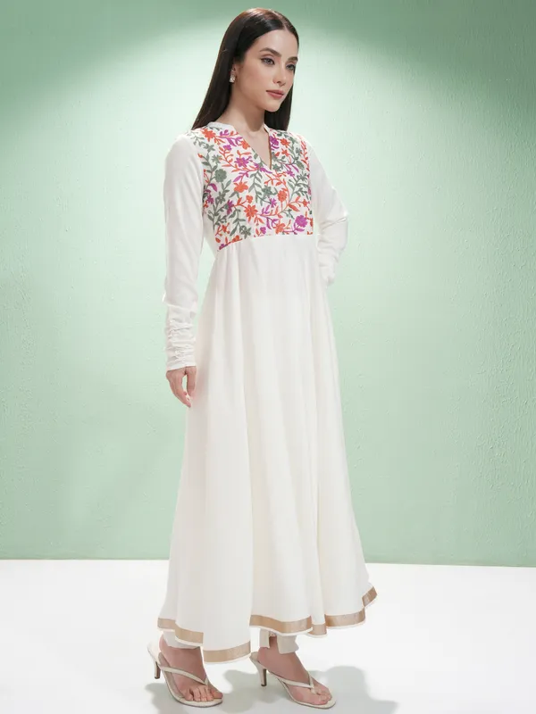 Vishudh Women Off White Embroidered A-Line Kurta
