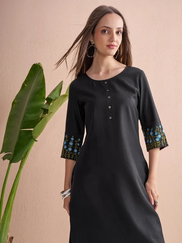 Embroidered Straight Kurta