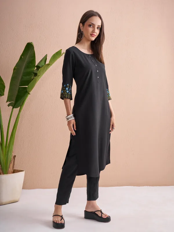 Embroidered Straight Kurta