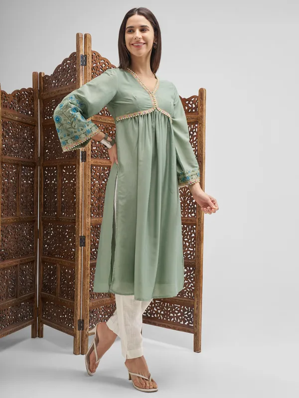 Vishudh Women Green Embroidered Anarkali Kurta