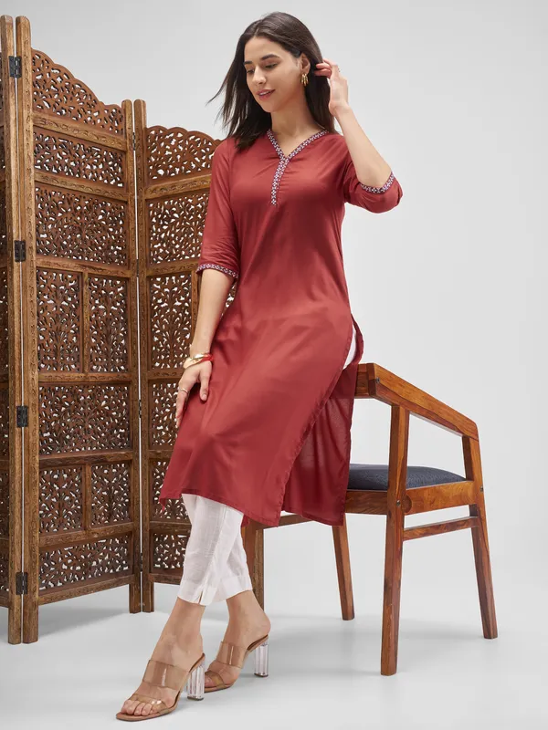 Vishudh Women Red Embroidered Straight Kurta