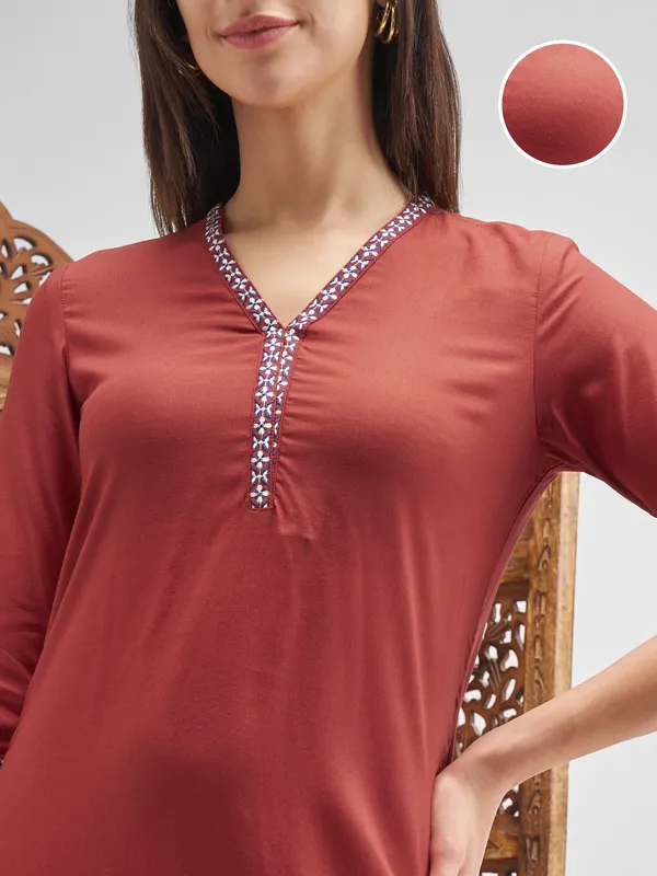 Vishudh Women Red Embroidered Straight Kurta