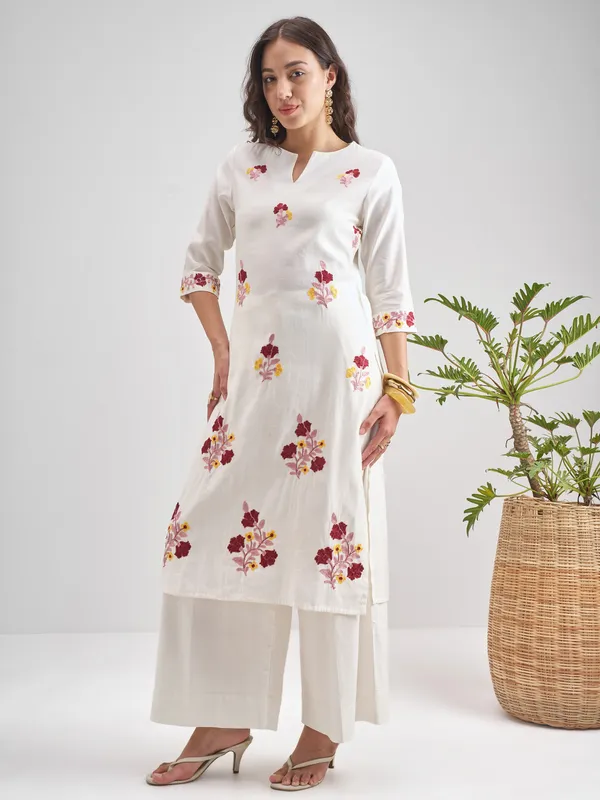 Vishudh Women Off White Embroidered Straight Kurta