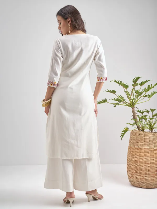 Vishudh Women Off White Embroidered Straight Kurta