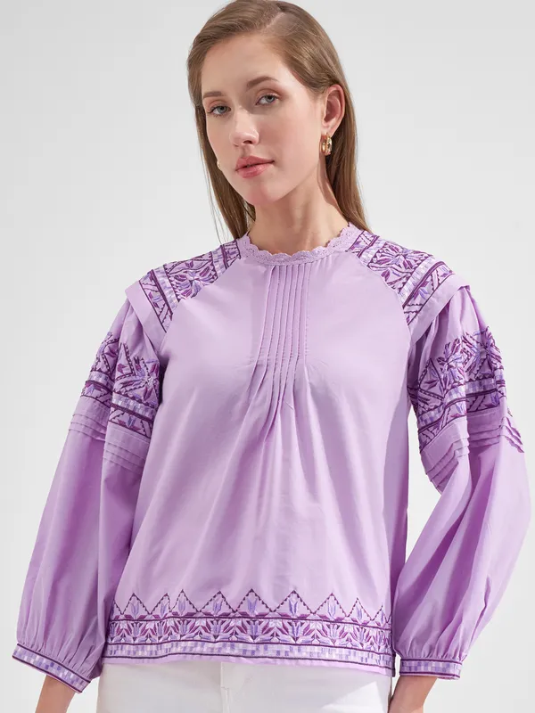 Vishudh Women Lavender Embroidered Top