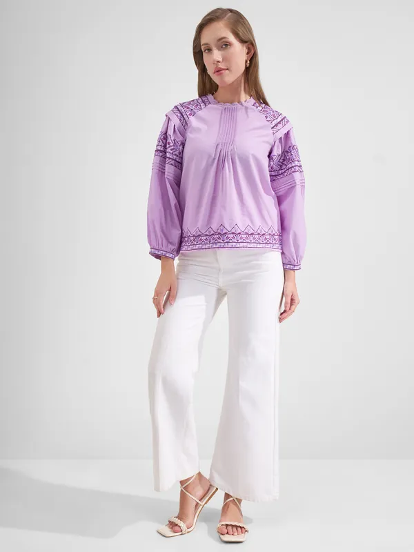 Vishudh Women Lavender Embroidered Top