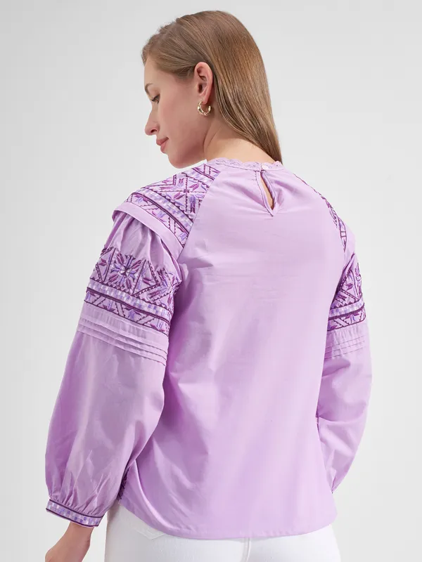Vishudh Women Lavender Embroidered Top