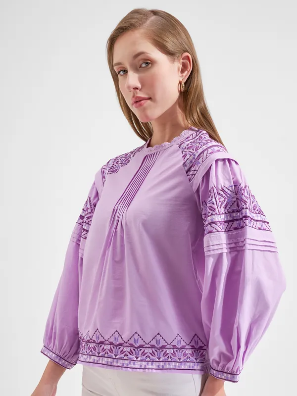 Vishudh Women Lavender Embroidered Top