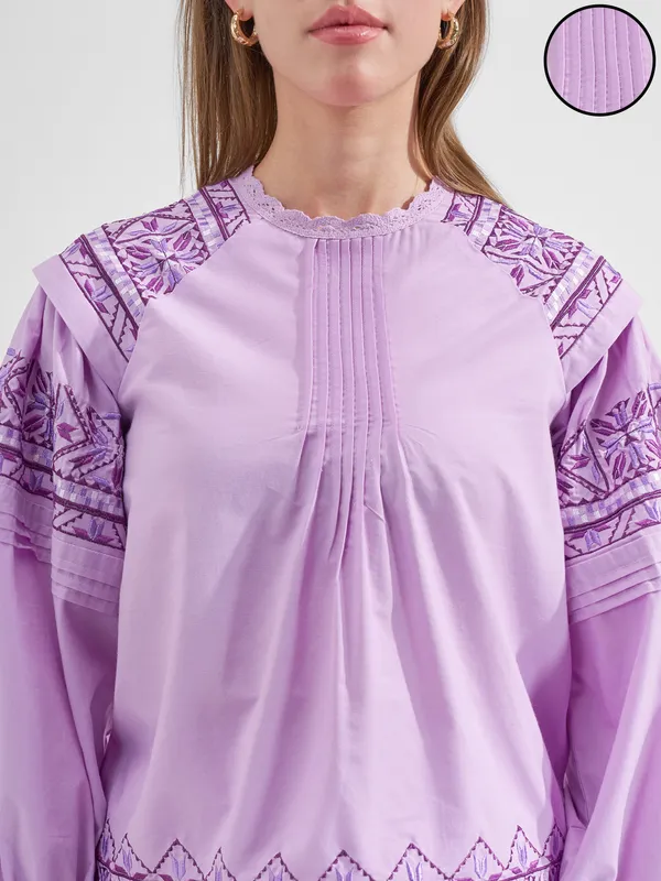 Vishudh Women Lavender Embroidered Top