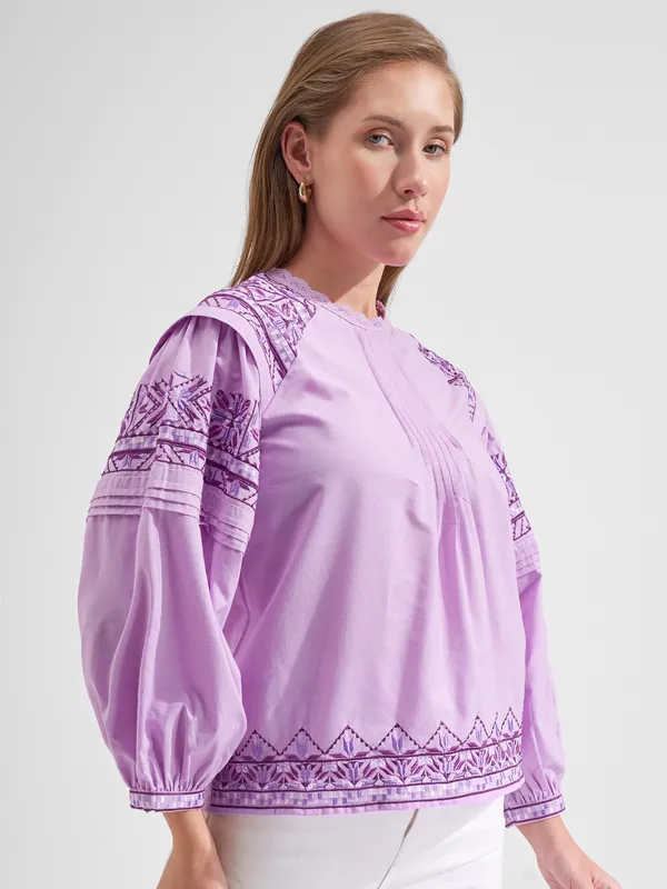Vishudh Women Lavender Embroidered Top