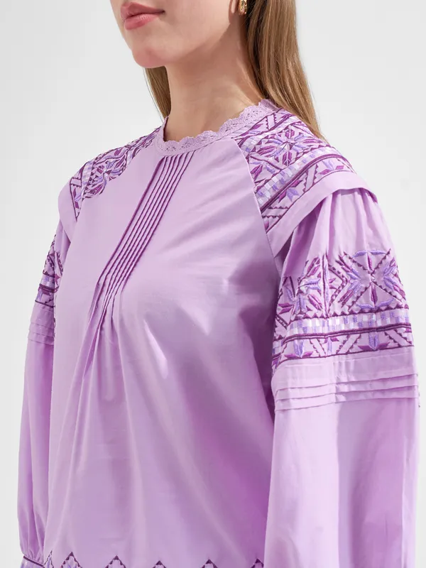 Vishudh Women Lavender Embroidered Top