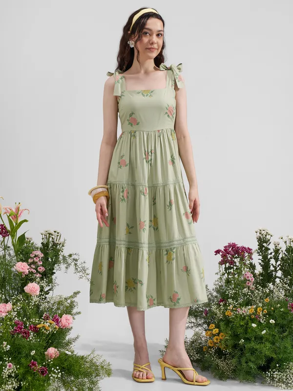 Vara By Vishudh Women Green Printed Maxi Dress