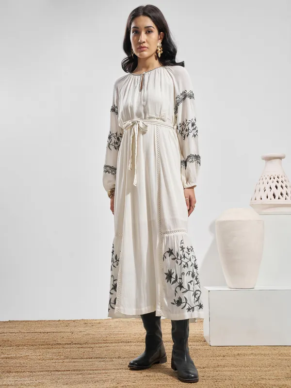 Vara By Vishudh Women Off White Embroidered Maxi Dress