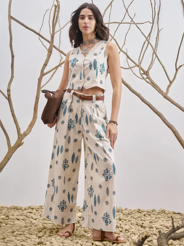 Vara By Vishudh Women Off White Printed Wide Leg Plazzo