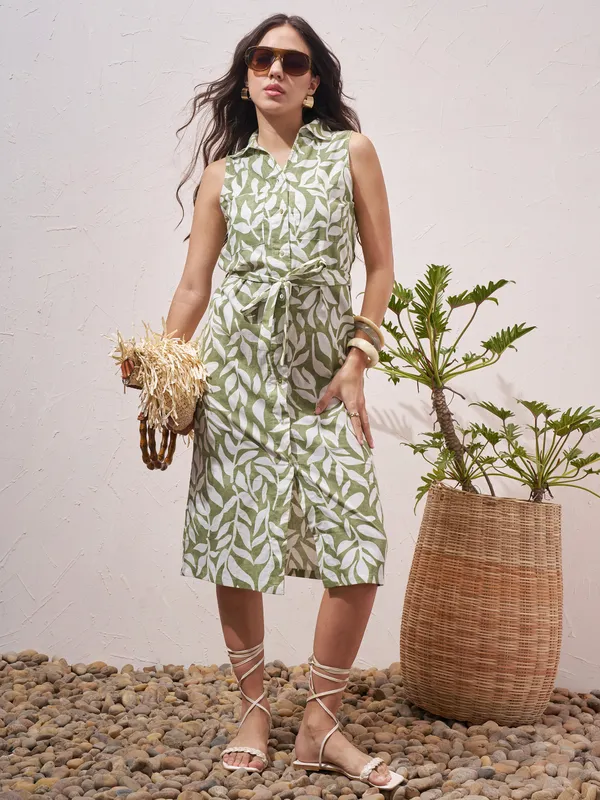 Vara By Vishudh Women Green Printed Sheath Dress