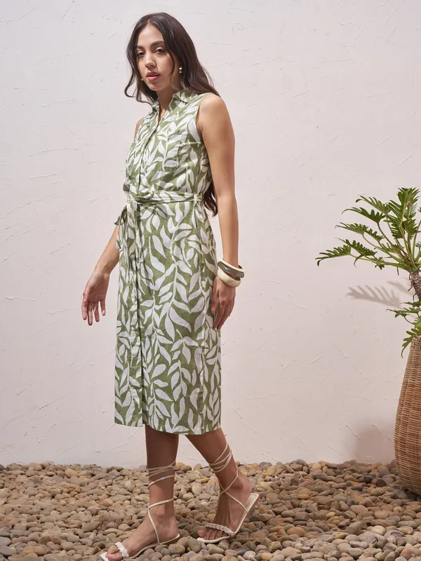 Vara By Vishudh Women Green Printed Sheath Dress