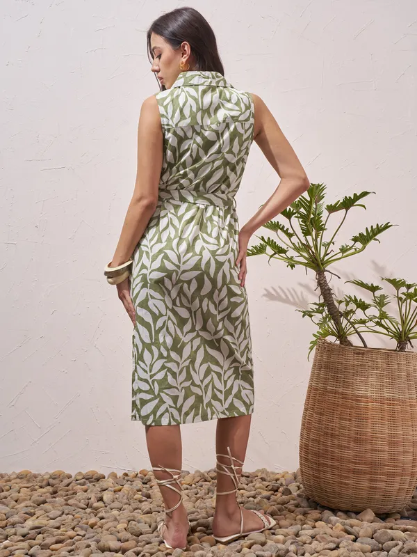 Vara By Vishudh Women Green Printed Sheath Dress