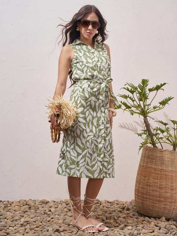 Vara By Vishudh Women Green Printed Sheath Dress