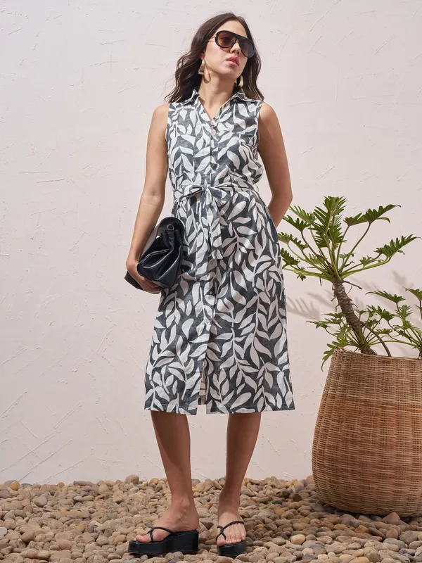 Vara By Vishudh Women Navy Blue Printed Sheath Dress