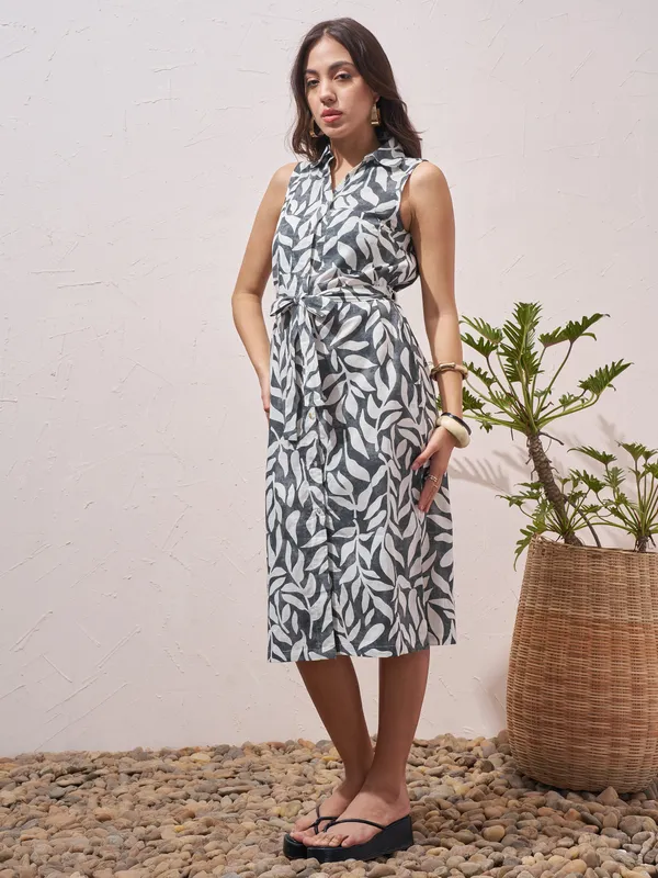 Vara By Vishudh Women Navy Blue Printed Sheath Dress