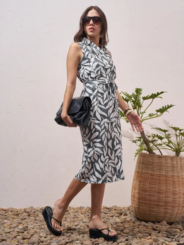 Vara By Vishudh Women Navy Blue Printed Sheath Dress