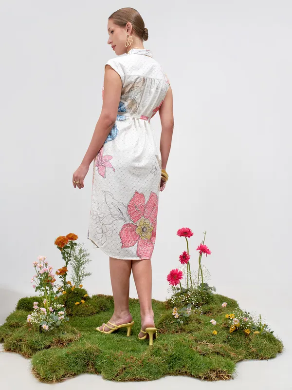 Vara By Vishudh Women Off White Printed ShirtDress