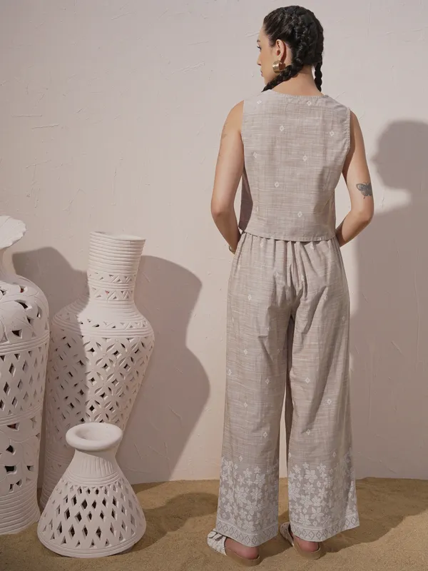 Vara By Vishudh Women Beige Top With Trouser