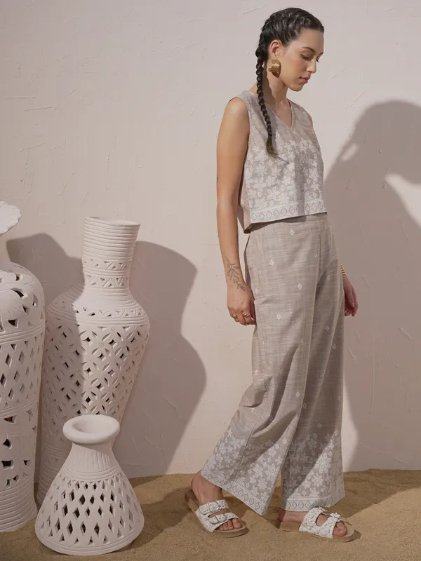 Vara By Vishudh Women Beige Top With Trouser