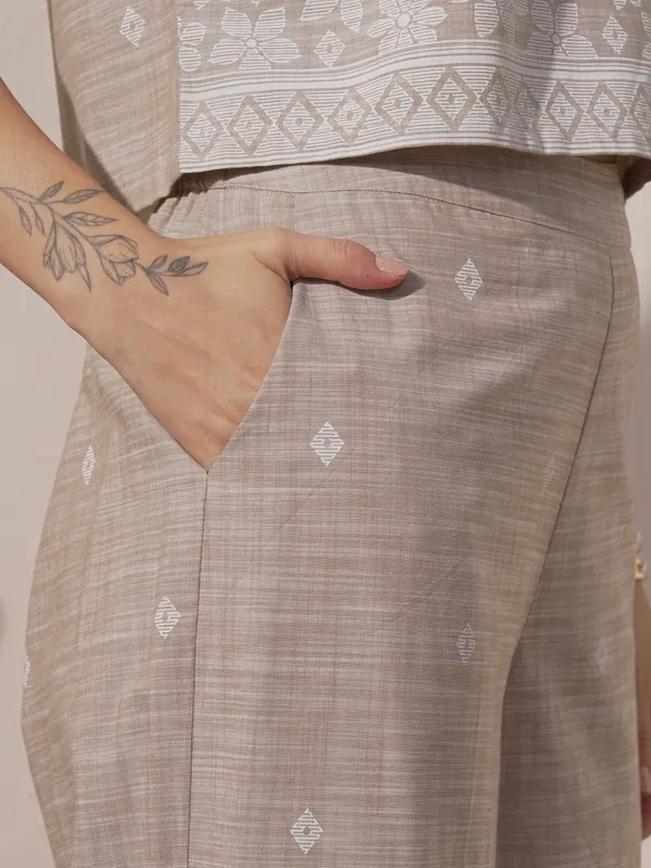 Vara By Vishudh Women Beige Top With Trouser