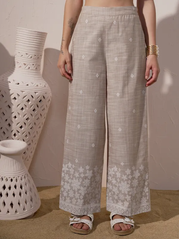 Vara By Vishudh Women Beige Top With Trouser