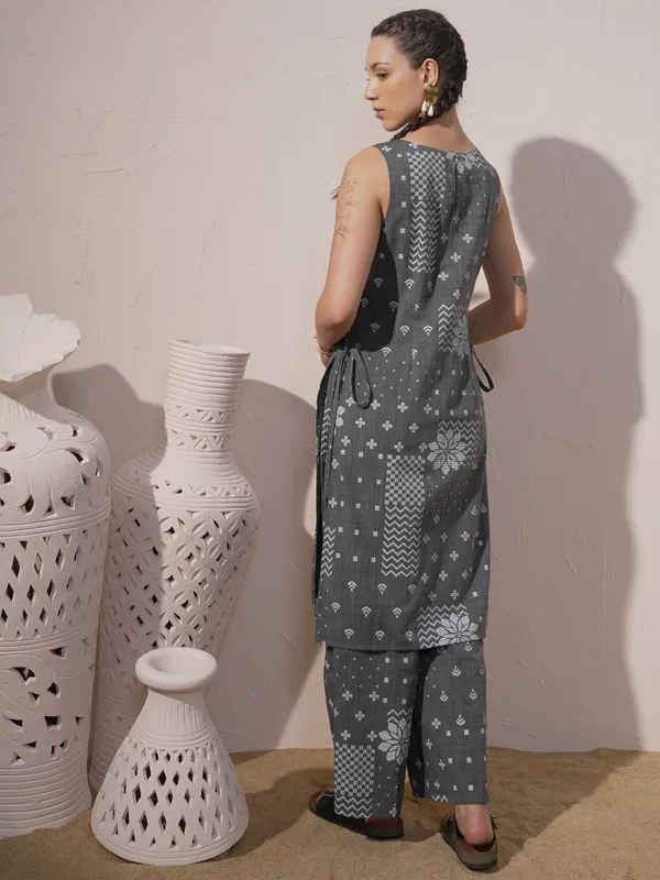 Women Kurta With Palazzo