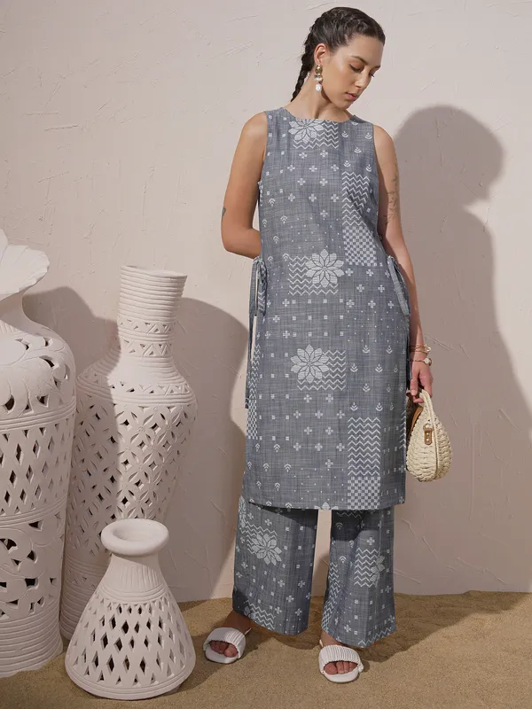 Vara By Vishudh Women Blue Printed Kurta With Palazzo