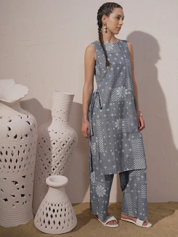 Vara By Vishudh Women Blue Printed Kurta With Palazzo