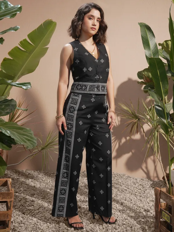 Vara By Vishudh Women Black Blazer With Palazzos