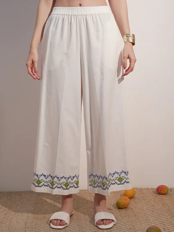 Vara By Vishudh Women White Top With Trouser