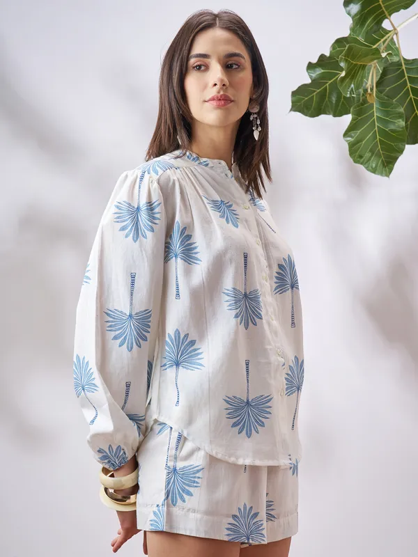 Vara By Vishudh Women Off White Shirt With Shorts Co-Ords