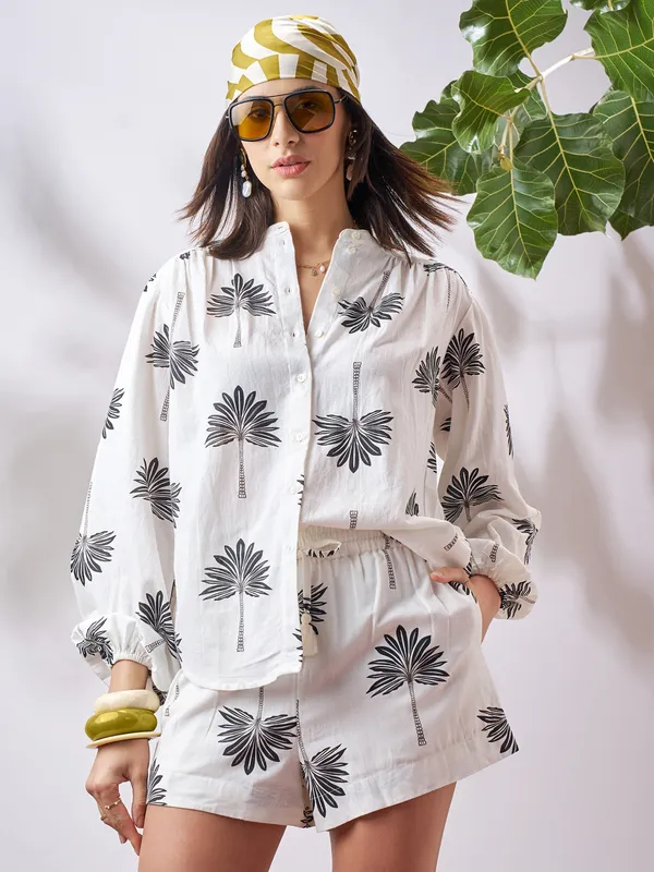 Vara By Vishudh Women Off White Shirt With Shorts Co-Ords