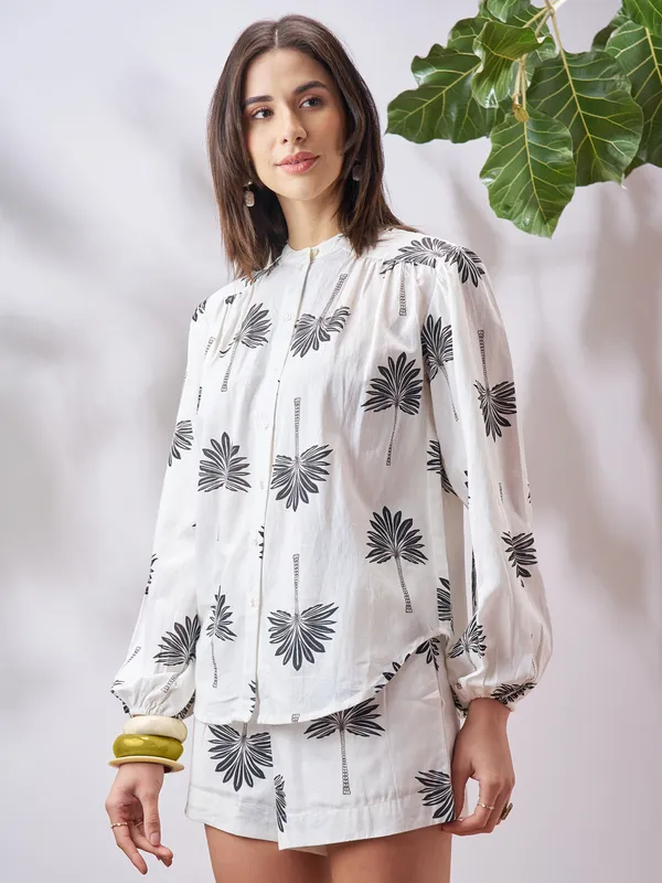 Vara By Vishudh Women Off White Shirt With Shorts Co-Ords