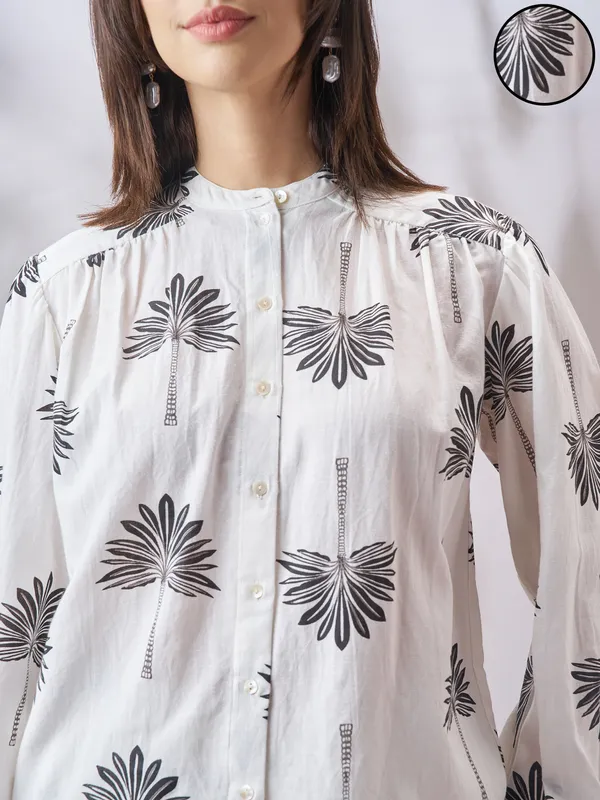 Vara By Vishudh Women Off White Shirt With Shorts Co-Ords