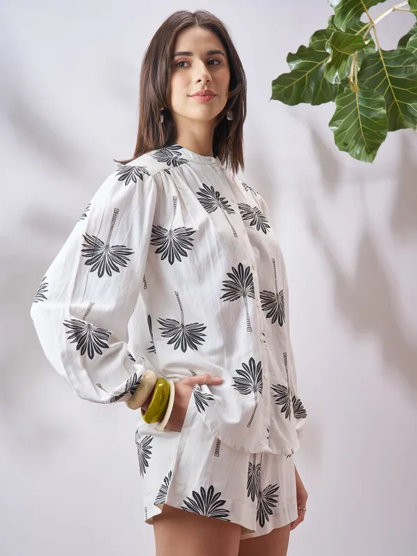 Vara By Vishudh Women Off White Shirt With Shorts Co-Ords