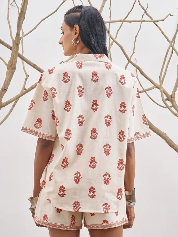 Vara By Vishudh Women Off White Shirt With Shorts