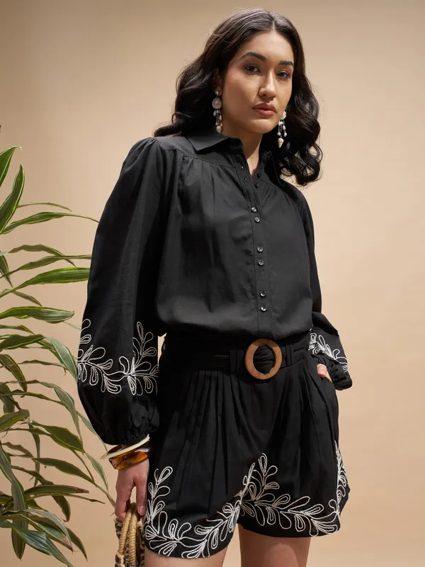 Vara By Vishudh Women Black Shirt With Shorts Co-Ords